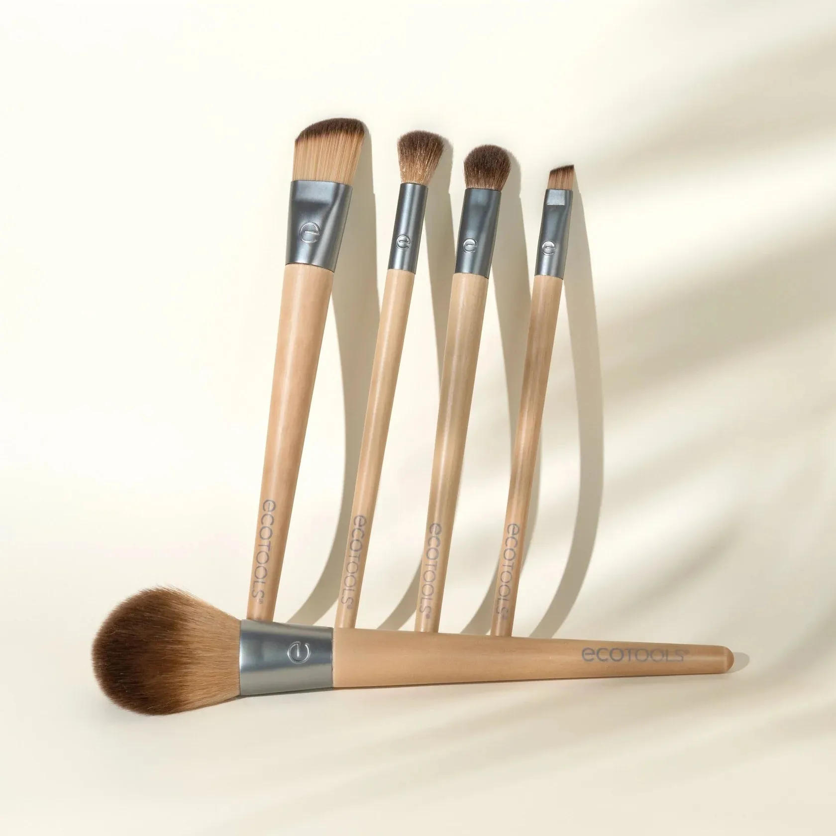 ECOTOOLS clean beauty clean planet start the day beautifully 5 esential brush with strong tin for your daily beauty rotine مجموعة اساسيات فرش المكياج من ايكو تولز